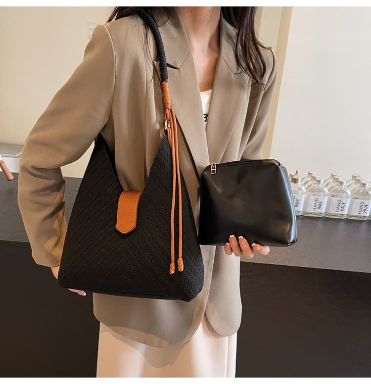 Knitted underarm bag for women Black